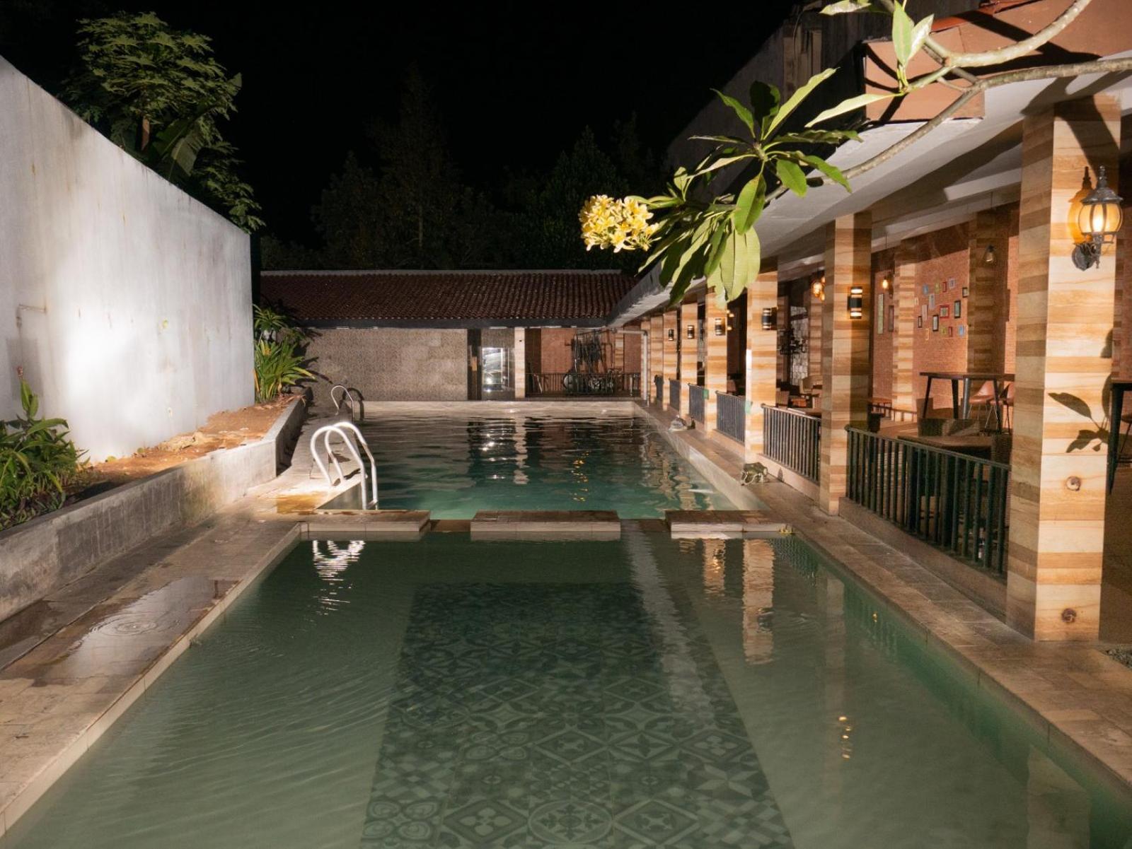 Meotel Purwokerto Extérieur photo