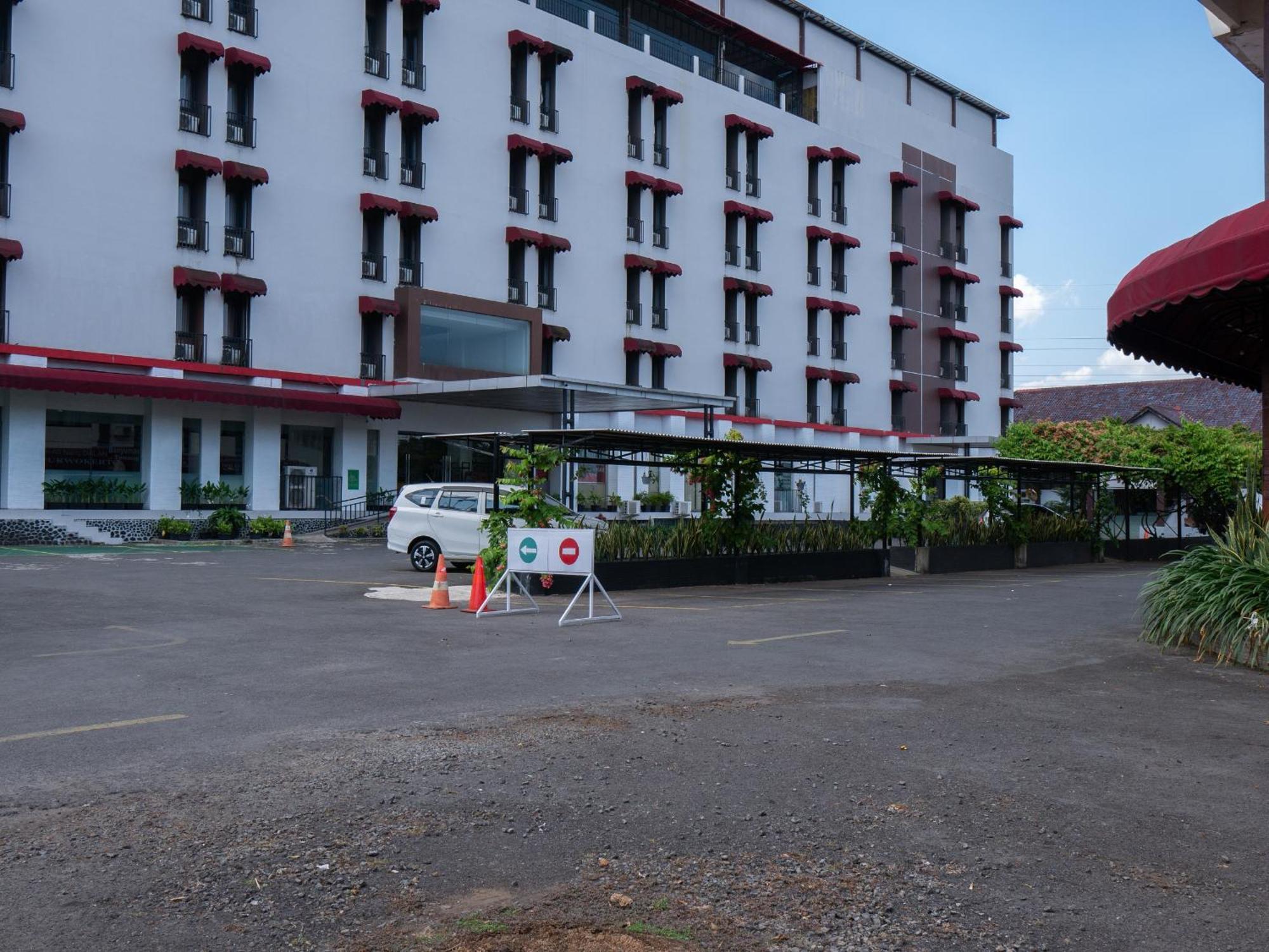 Meotel Purwokerto Extérieur photo